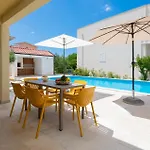 Nice Home In Makarska With Kitchen