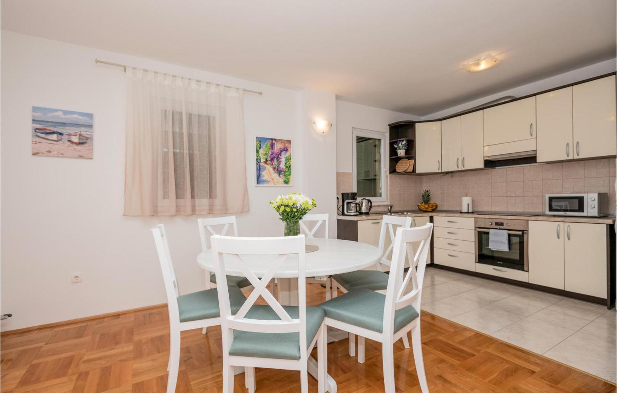Holiday home In With Kitchen Makarska