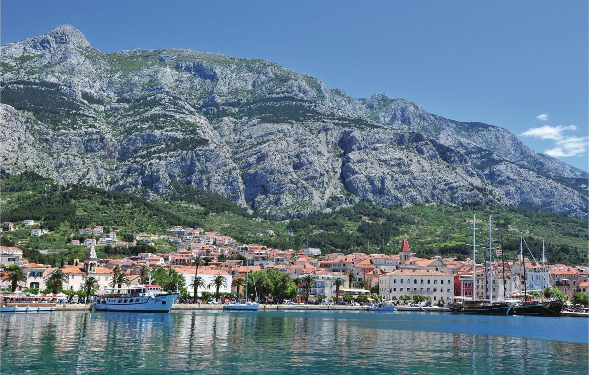 Holiday home In With Kitchen Makarska